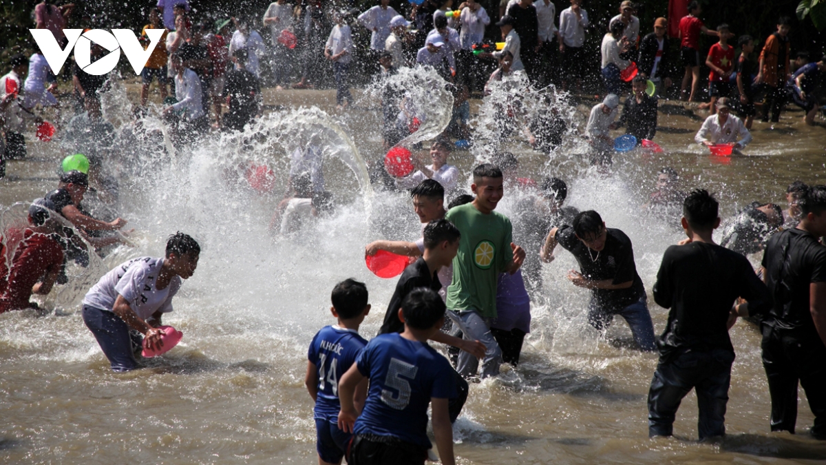 Then Kin Pang festival in northwestern region excites crowds